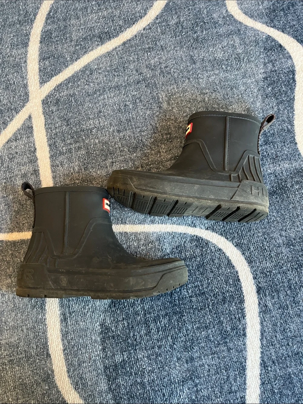 Hunter navy Short Rain Boots with Red-Trim Logo
